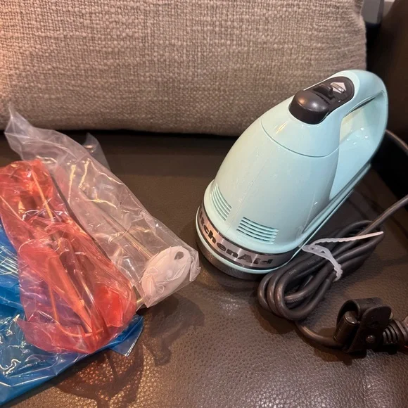 $114 NEW Kitchenaid 9 Speed Hand Mixer